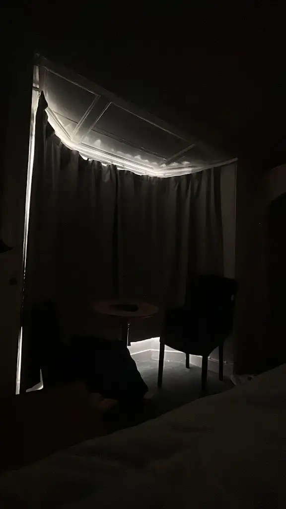 Phil N_Four Seasons_Llanidloes_review