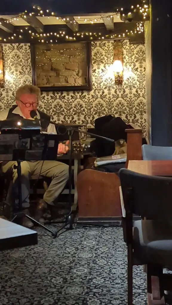 The Whistling Badger_Llanidloes_slider_image_2