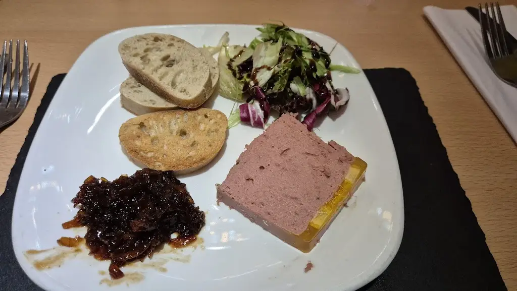 Rebecca Thomas_The Travellers Well_Neath Port Talbot_review