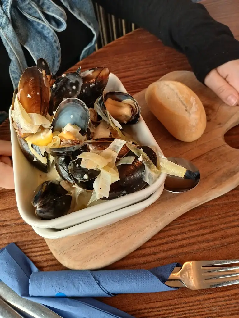Tracey Devlin_The Cliffs Restaurant & Bar_Nefyn_review
