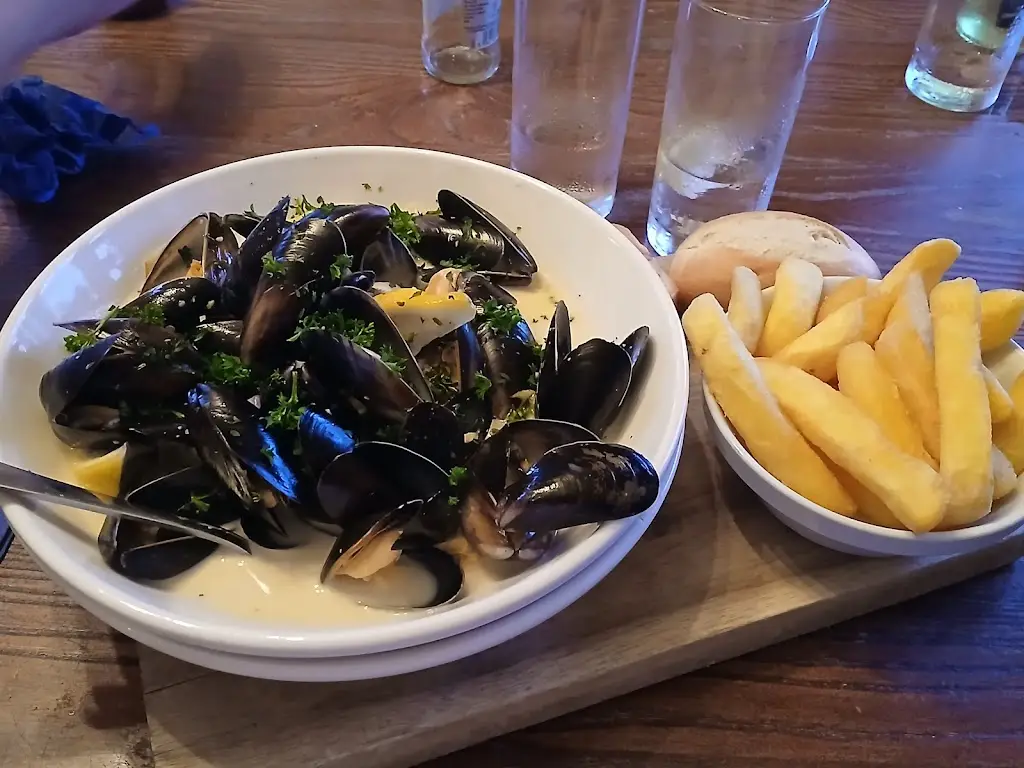 The Cliffs Restaurant & Bar_Nefyn_slider_image_3