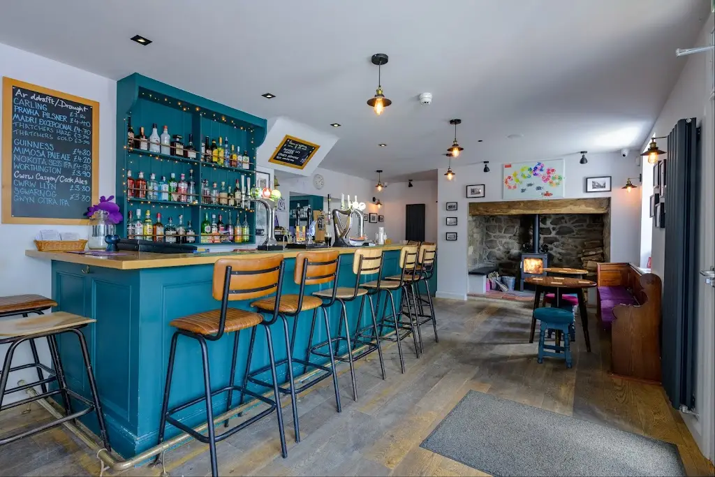 Tafarn Yr Heliwr restaurant in Nefyn