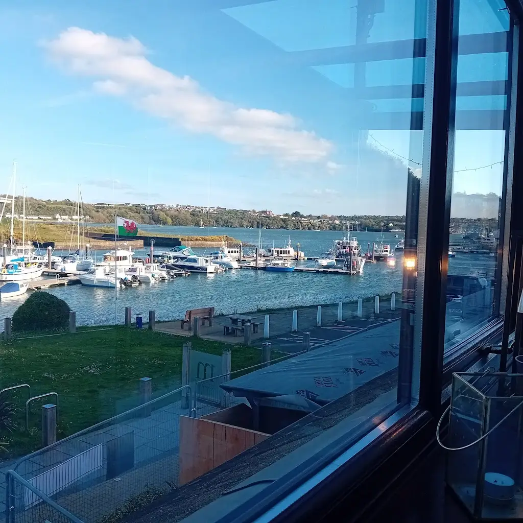 Vlad Persinaru_The Bar_Neyland_review