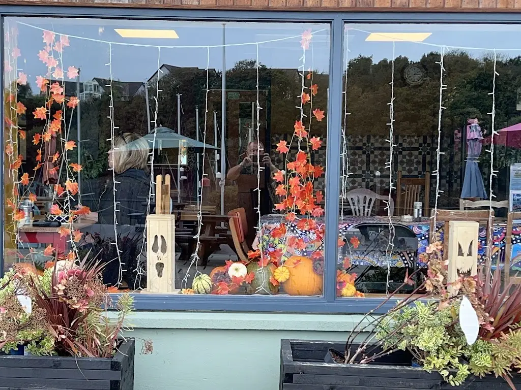 Manillas.food restaurant in Neyland