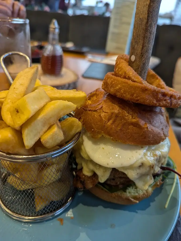 Liane Lewis_The Alumchine Restaurant_Neyland_review