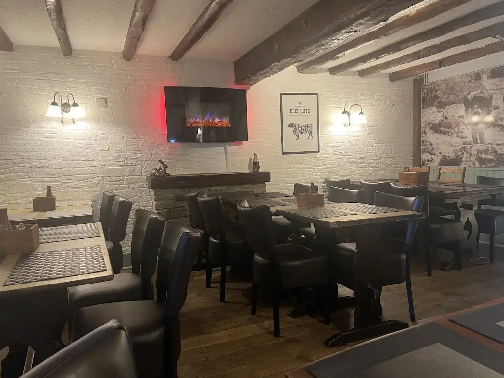 Three Horseshoes Cenarth_Newcastle Emlyn_slider_image_1