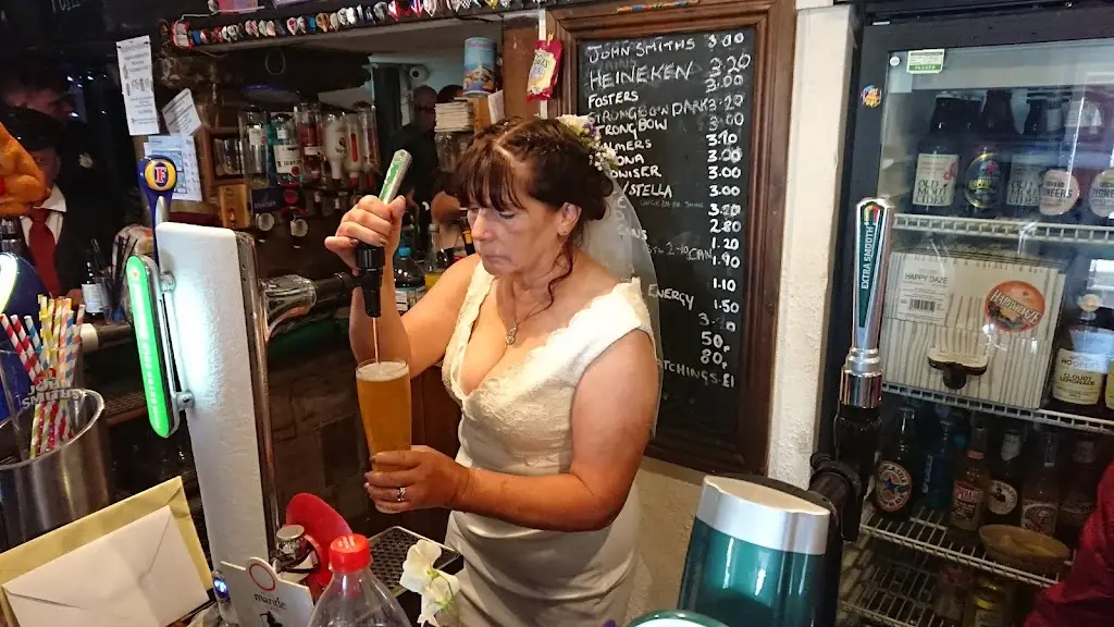 The Three Compasses_Newcastle Emlyn_slider_image_3