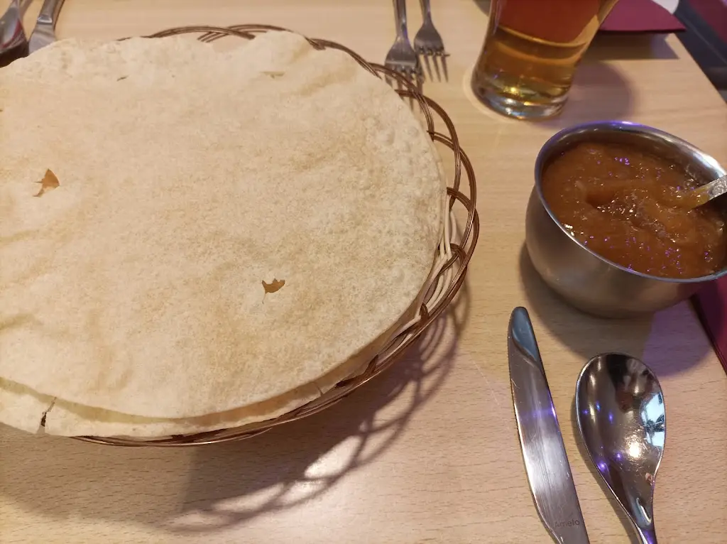 Tammy Winter_MOES SPICE LTD_Newcastle Emlyn_review