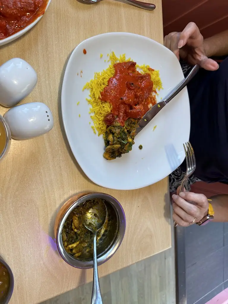 Chris Lewis_MOES SPICE LTD_Newcastle Emlyn_review