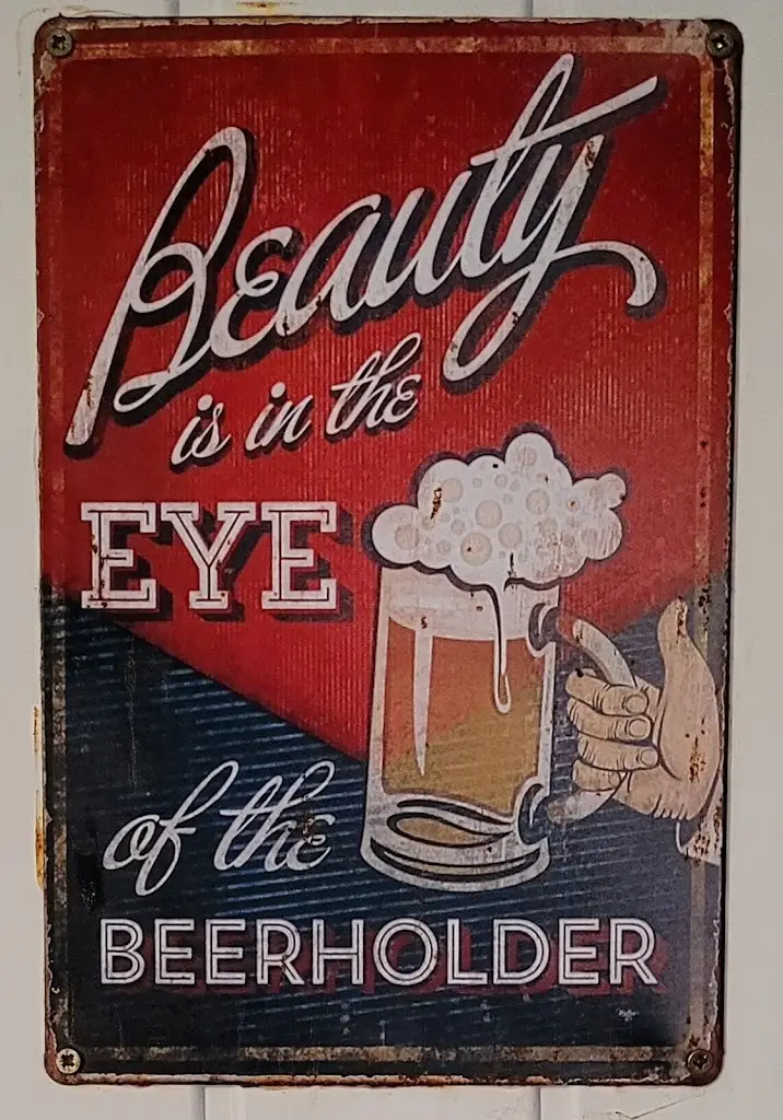 Y Sgwâr_Newcastle Emlyn_slider_image_2