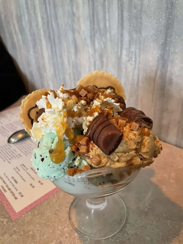 Gabrielle K_GG’s_Pen-clawdd_review