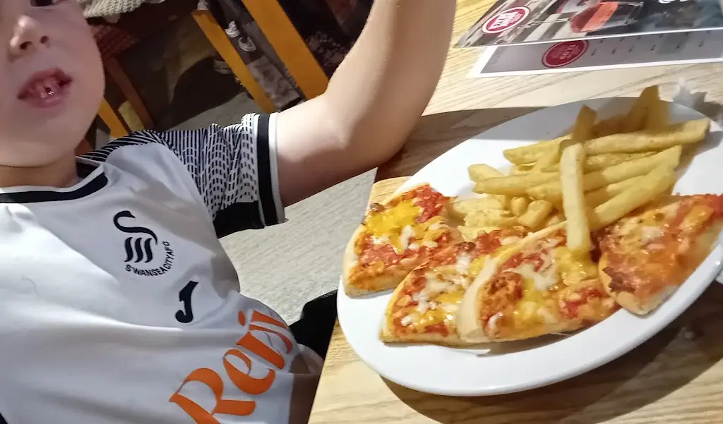 John W_Pantruthyn Farm Table Table_Pencoed_review