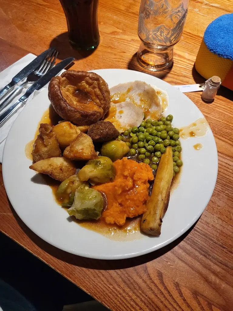 drew Marchant_Pantruthyn Farm Table Table_Pencoed_review