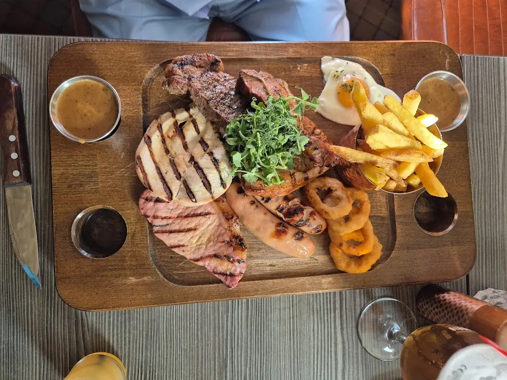 Lee Hartley_Tredegar Arms Hotel and Restaurant_New Tredegar_review