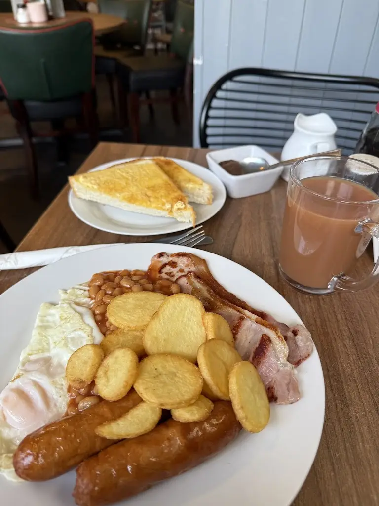 Phillip Thomas_The Best Cafe_Pentre_review