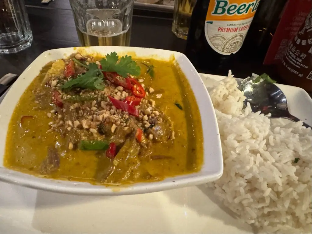 Simon Jones_Pho London Bridge_Merthyr Tydfil County Borough_review