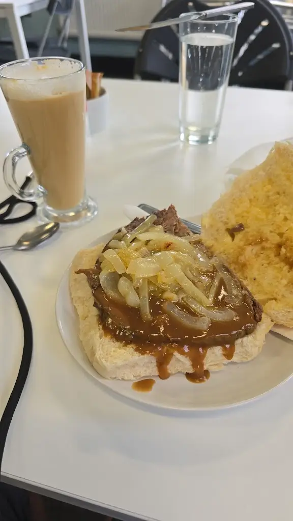 Chris Smith_Cegin Ceri_Penygroes_review