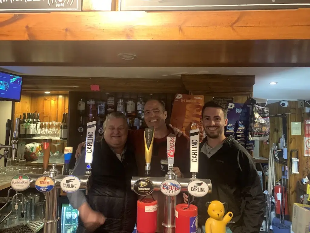 Julian Hall_The Goat - Yr Afr Penygroes_Penygroes_review