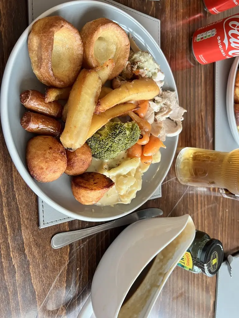 lee burton_Lewis Arms_Pentyrch_review