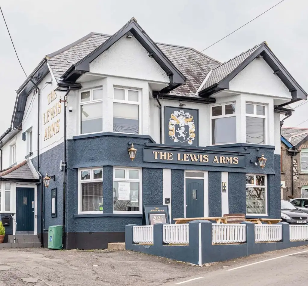 Lewis Arms_Pentyrch_slider_image_3