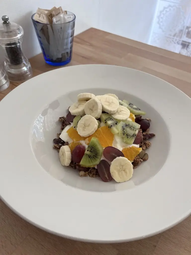 Leah Questle Griffiths_Plumvanilla Cafe_Narberth_review