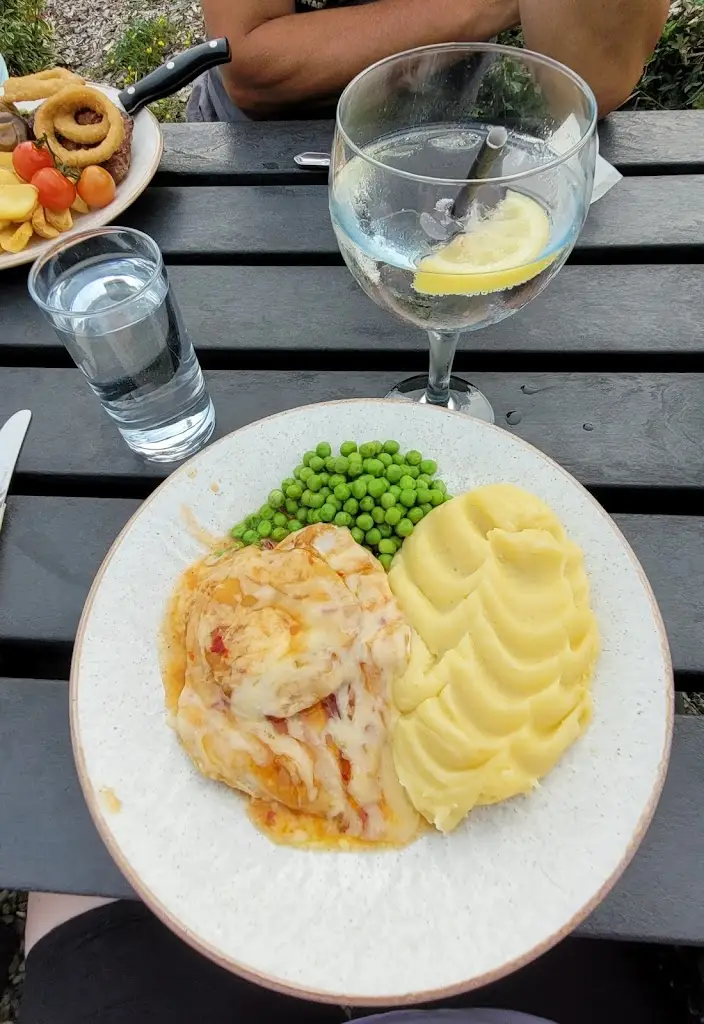 Eden Hardy_The Bush Inn_Narberth_review