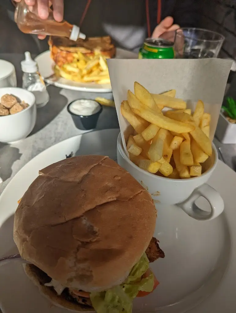 Gemma Robinson_High Street Feeder_Marchwiel_review