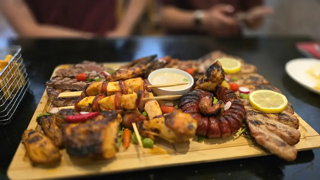 Phill Brooks_Lisbon Tapas Restaurant_Marchwiel_recensione