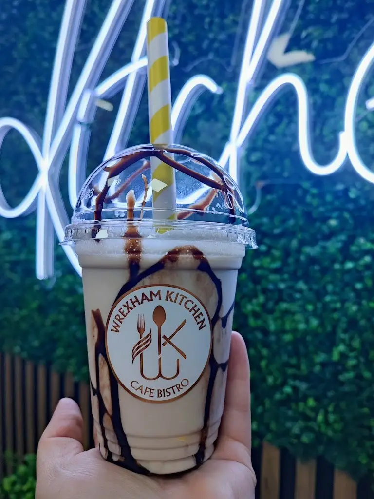 Wrexham Kitchen_Marchwiel_slider_image_3