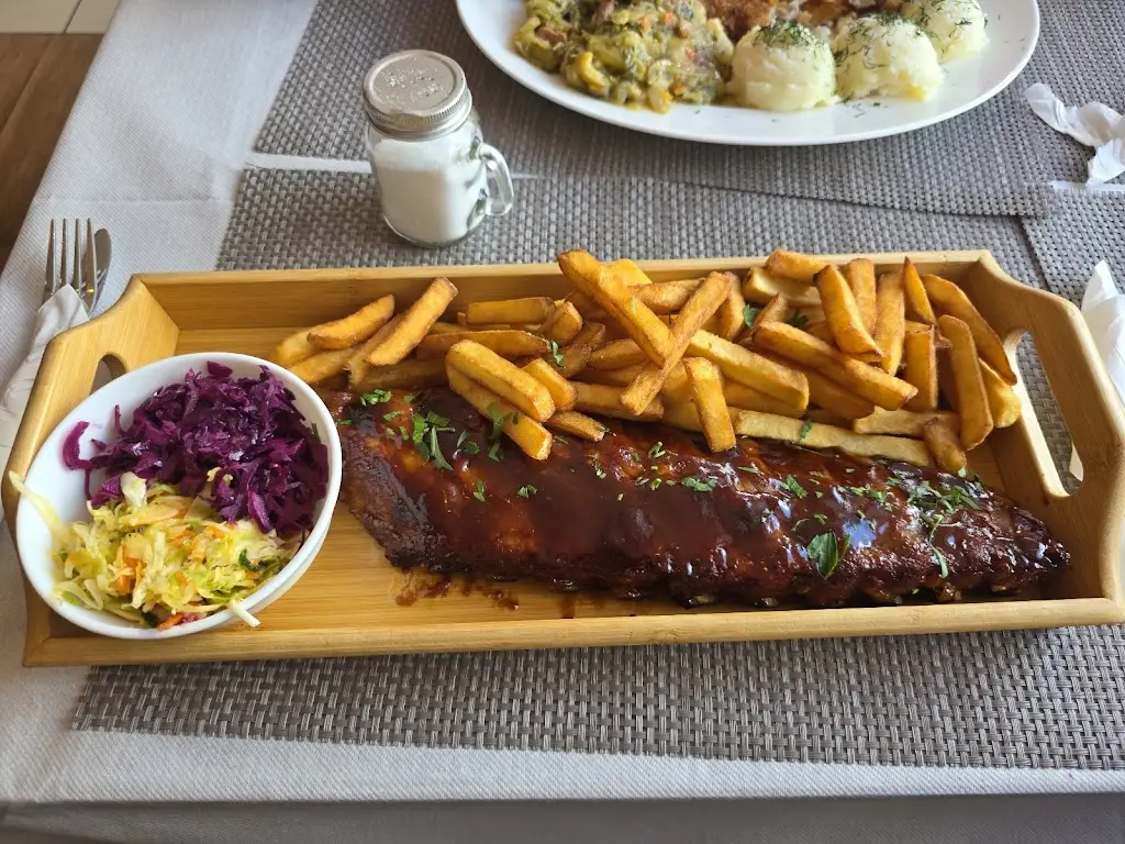 Red Ghost_Maxim M&G Bar & Restaurant_Marchwiel_review