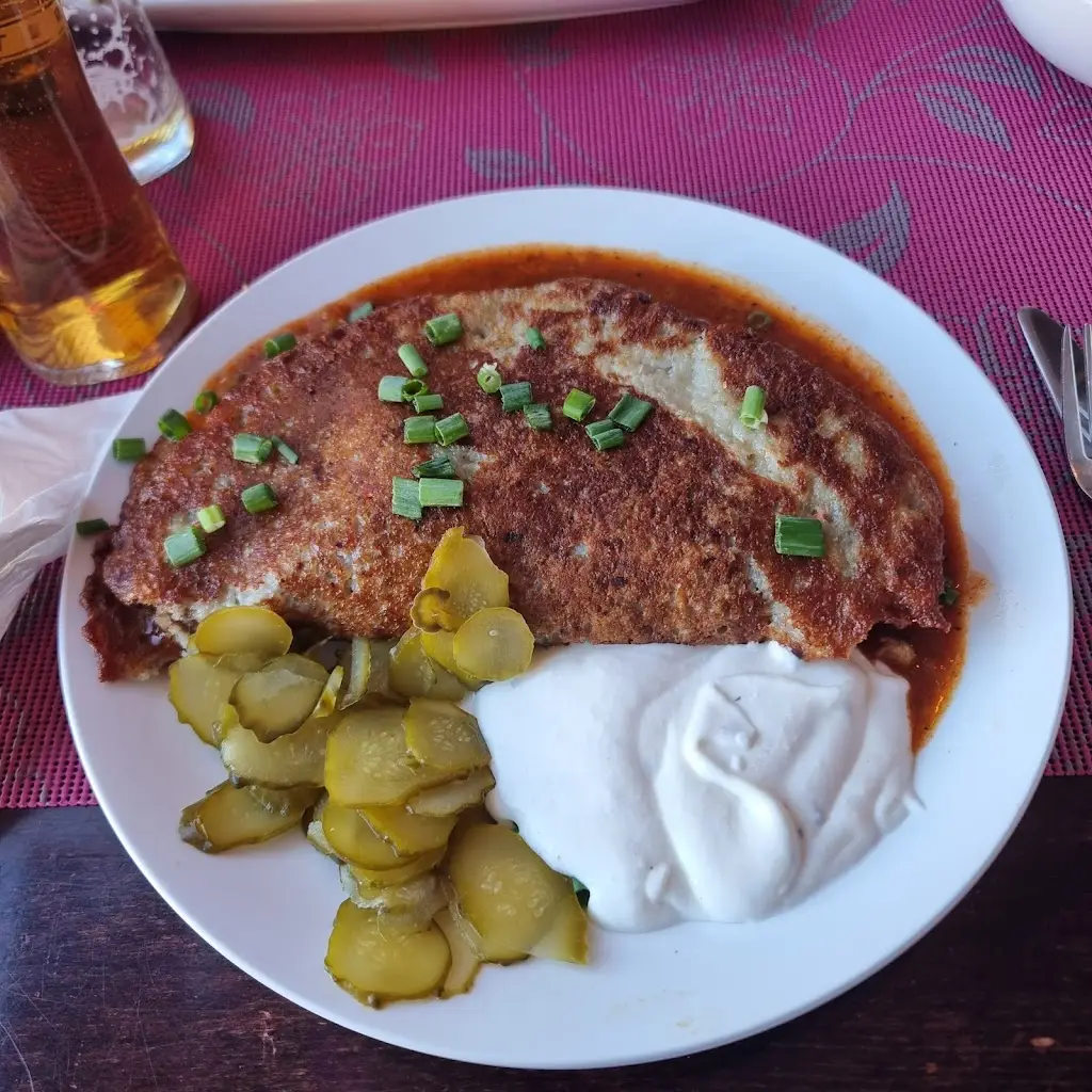 Kasia Pisarska Hopkins_Maxim M&G Bar & Restaurant_Marchwiel_review