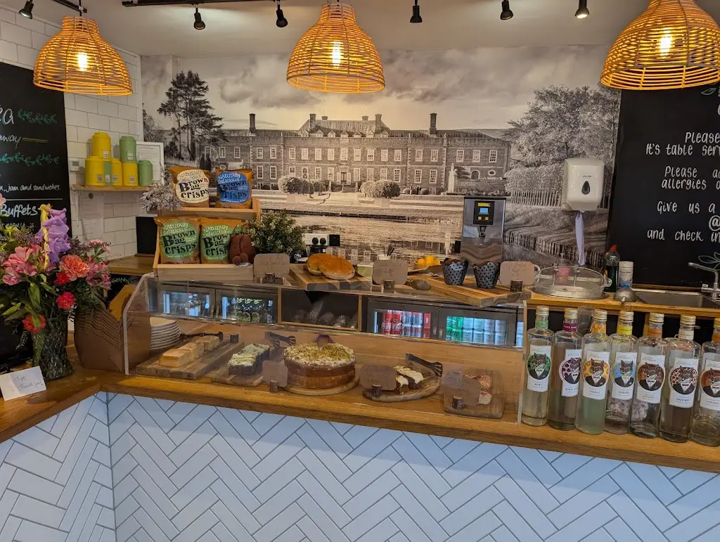 Lot 11 Cafe restaurant in Marchwiel