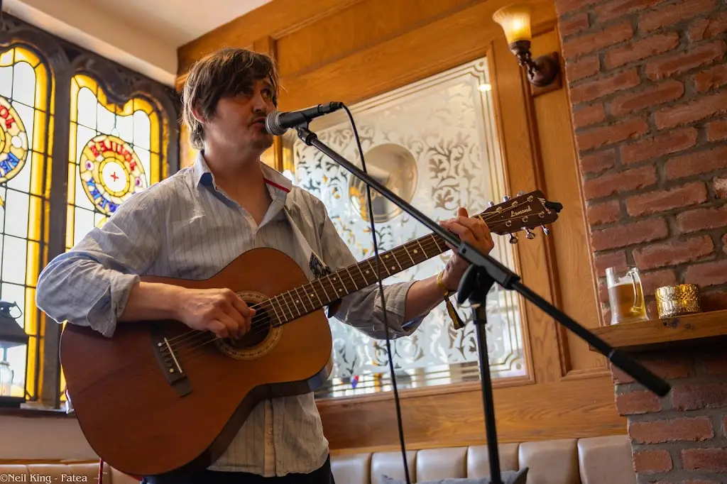 Neil King_The Royal Oak_Marchwiel_review