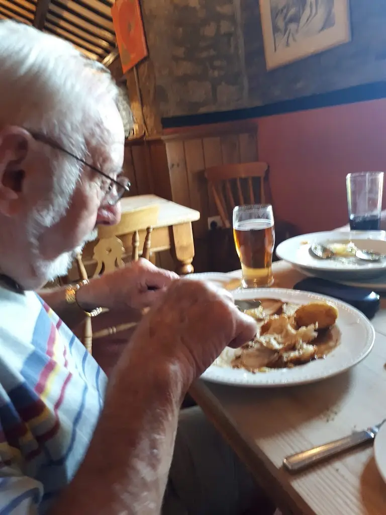 Menu_The Gwaelod-y-Garth Inn_Radyr_image_9