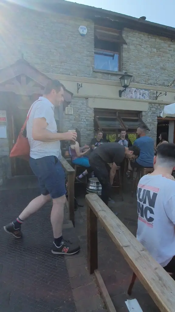 The Gwaelod-y-Garth Inn_Radyr_slider_image_2