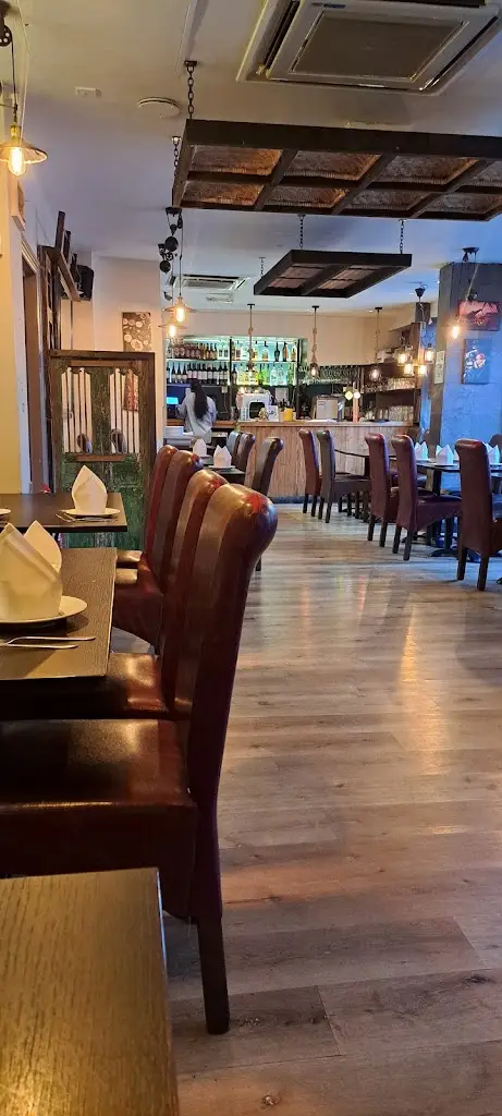 Salkaara_Radyr_slider_image_2