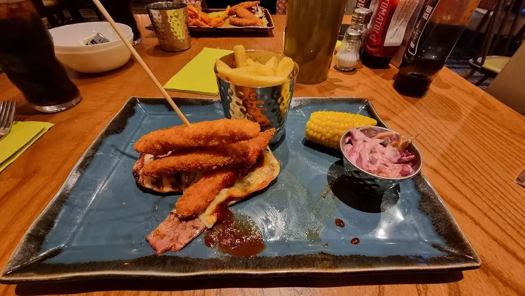 Ieaun Powell_Harvester Pontypool_Pontypool_review