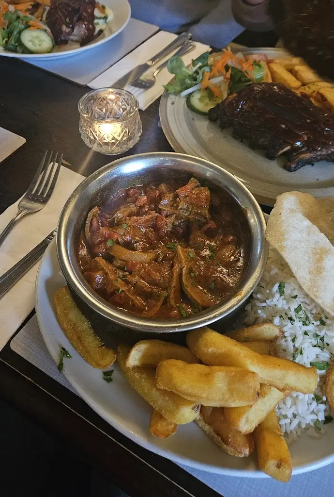 Nadia Hale_The Unicorn_Pontypool_review