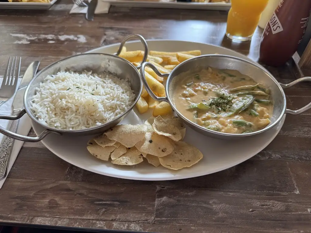 Jessica Sousa-Griffiths_The Wain-Y-Clare_Pontypool_review