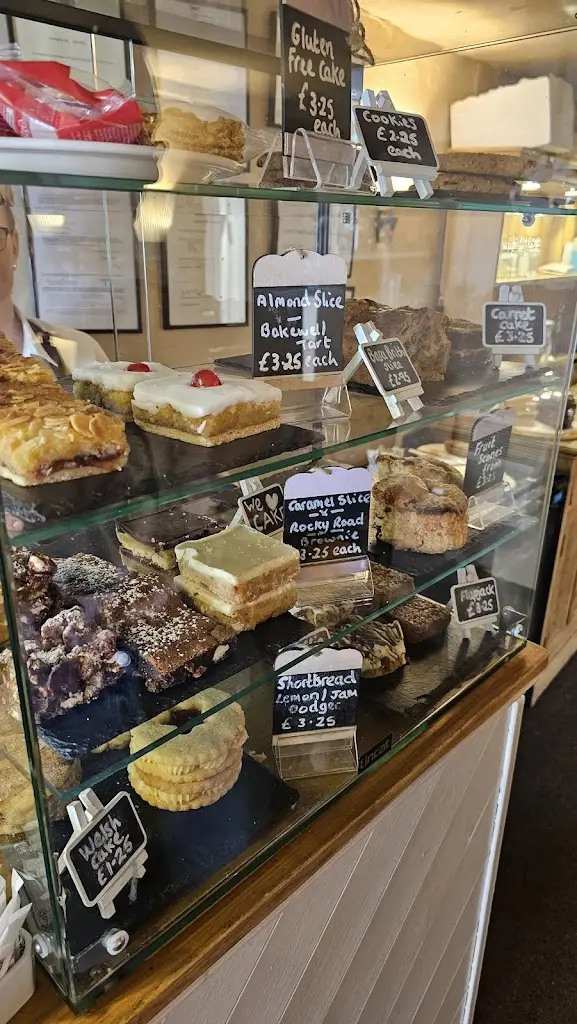 Patrick Sole_Pili Palas_Pwllheli_review