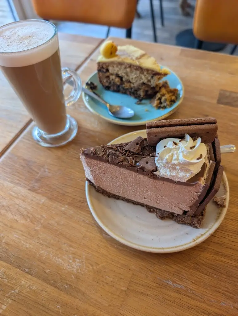 Izabela “Bella” Wyremska_Caffi Largo_Pwllheli_review