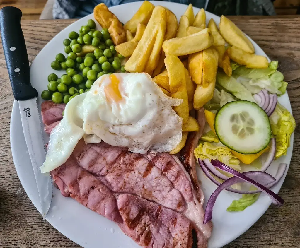 Thomas Cowell_The Ivor Hael Hotel_Rhondda Cynon Taf_review