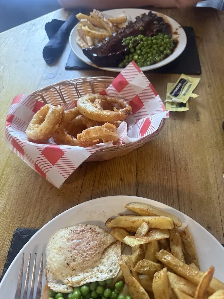 Dee Wood_The Eagles Inn_Rhayader_review