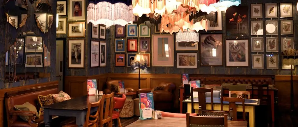 Athro Lounge restaurant in Penparcau