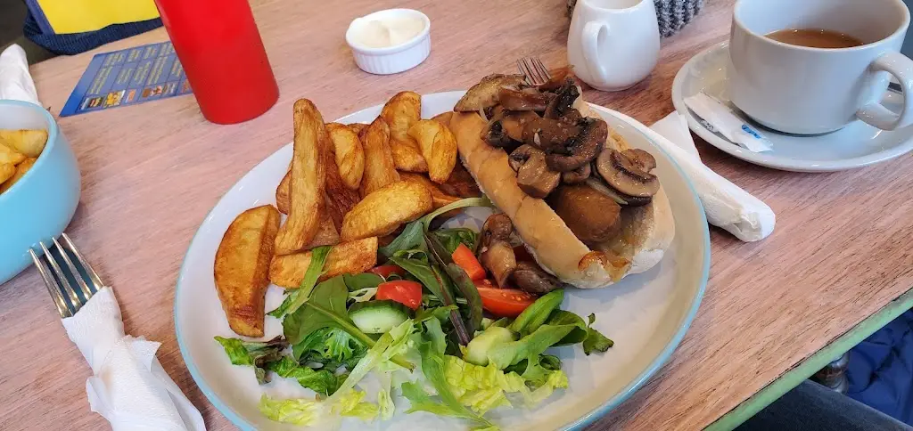 Madeleine van der Velden_Dragonfly Bistro_Penparcau_review