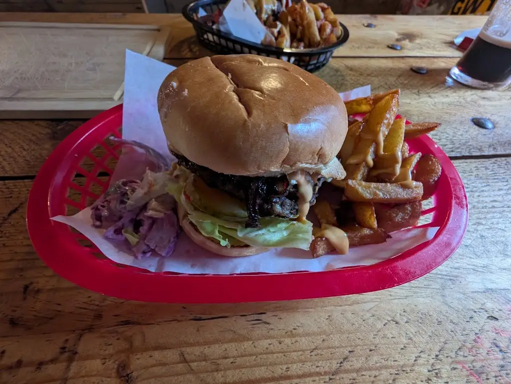 LuDster_Yr Hen Lew Du_Penparcau_review