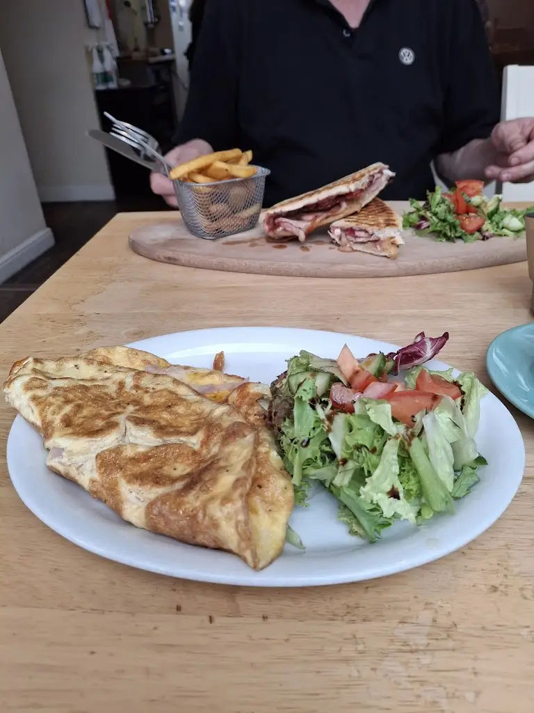 Liz Thompsom_Ciao Ciao Cafe_Penparcau_review