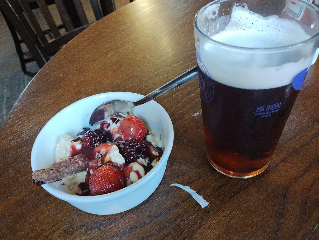 Emma Westell_White Horse_Penparcau_review