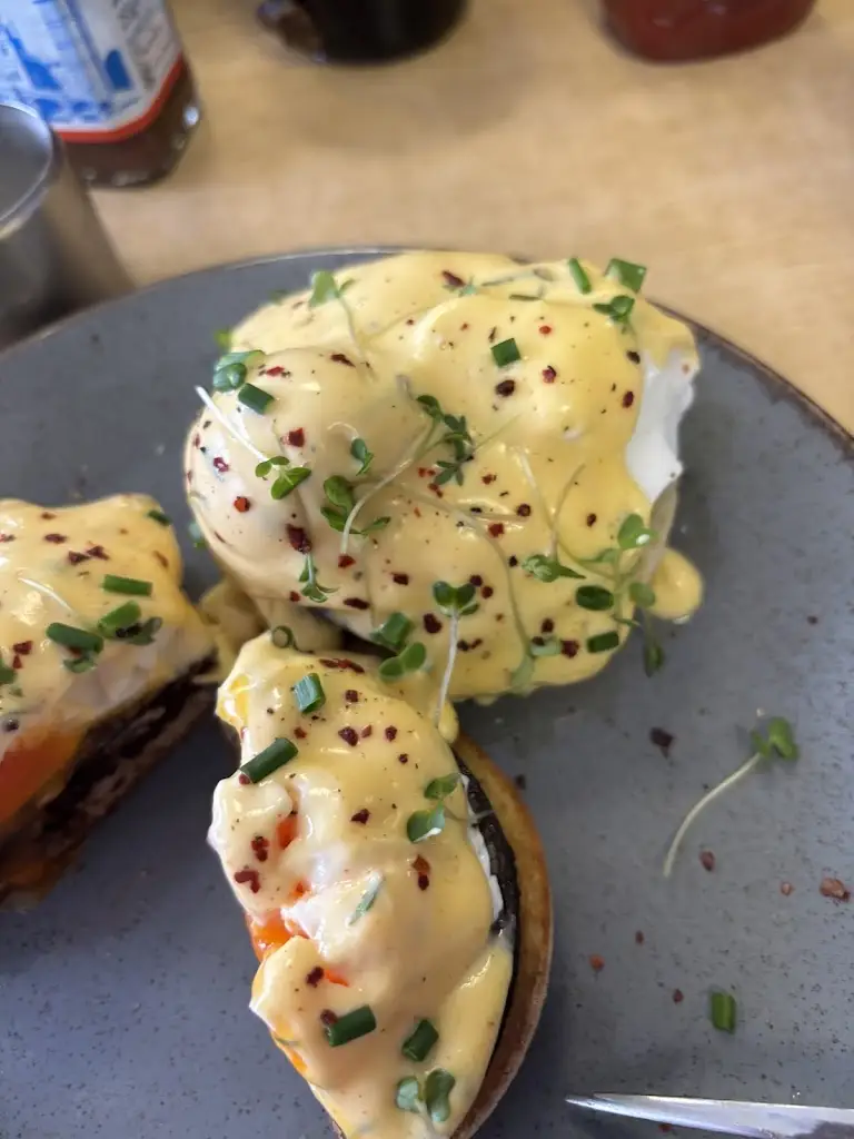 Keri Harris_Little Devil's Café_Penparcau_reseña