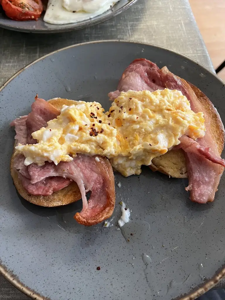 Zack_Little Devil's Café_Penparcau_reseña